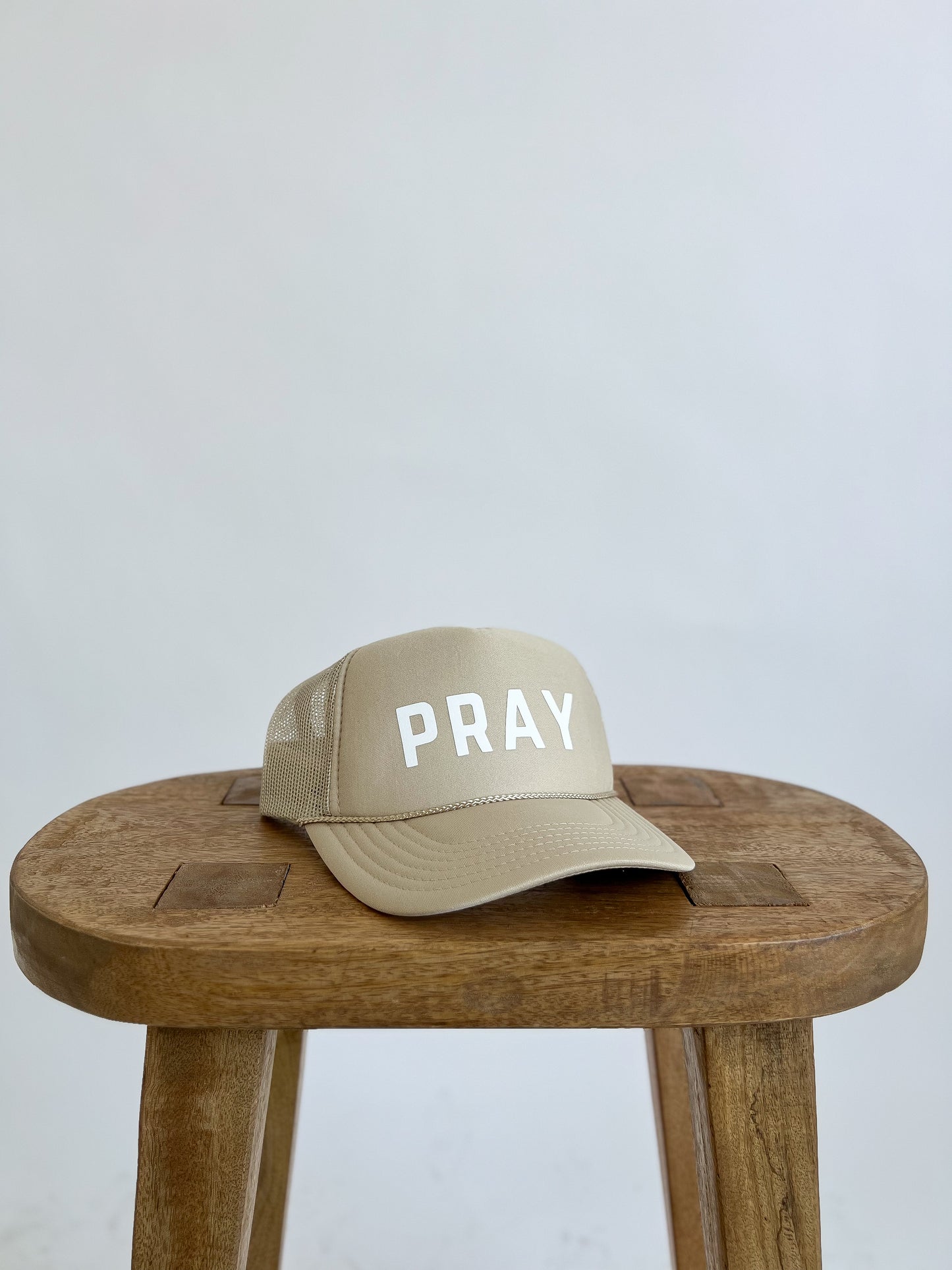 PRAY TRUCKER HAT // BEIGE