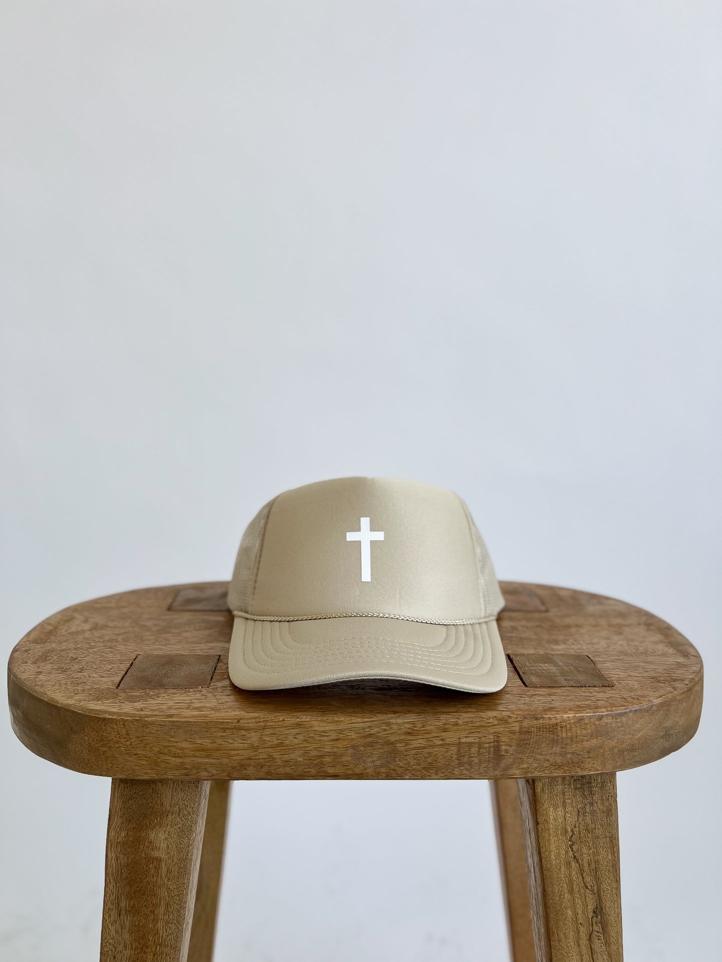 CROSS TRUCKER HAT // BEIGE