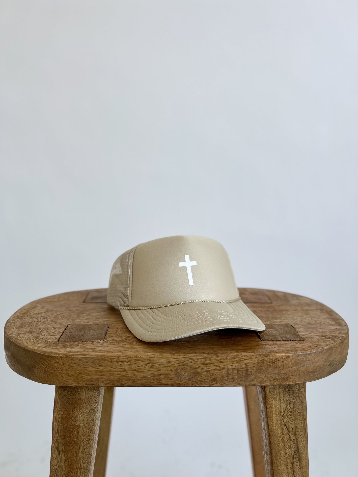 CROSS TRUCKER HAT // BEIGE